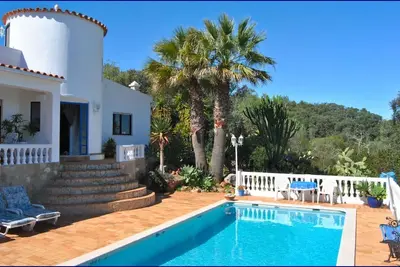 Image de Quiet villa with large garden, pool and fantastic views