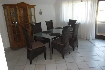 Image de grand appartement avec vue sur le Breitenauer See