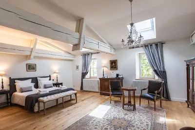 Suite Olivier, Château Gassies, le charme à 15 min de Bordeaux, jusqu'à 4 hôtes