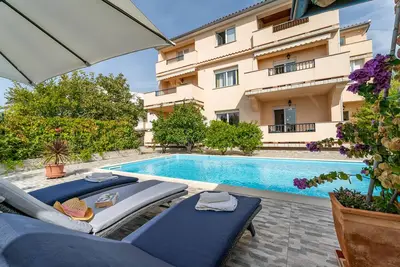 Image de Appartement 67 M2 - Une Chambre, Moderne, Grand Balcon Confortable, Vue Bain