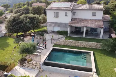 Image de Villa de vacances familiale avec jardin et piscine privée chauffée