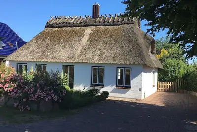 Image de Chaumière confortable au milieu de la nature