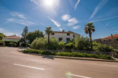 Grand et confortable appartement Anica pouvant accueillir jusqu'à 7 personnes - à 50 m de la plage