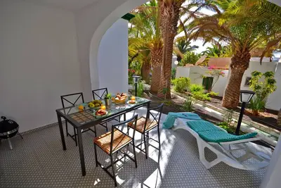 Image de appartement moderne pResidente pour 4 personnes piscine WiFi terrasse verte