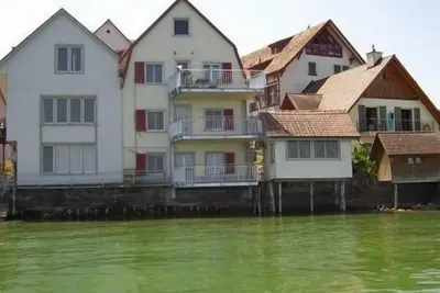 Image de 4 * appartement de luxe (4 1/2 pièces) avec balcon panoramique, accès au lac et sauna