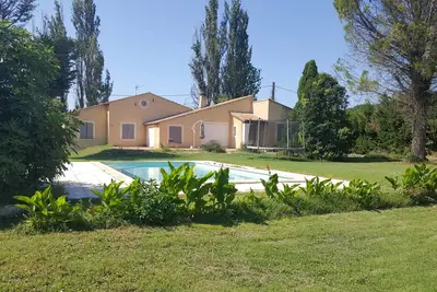 Image de Loue maison avec grand terrain au calme avec piscine Ă 10 min d'Avignon