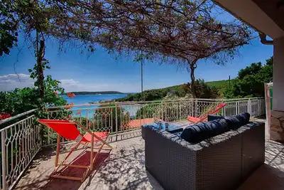 Image de Mer-vue saisissante et unique, vacances romantiques dans la famille de la nature intacte,