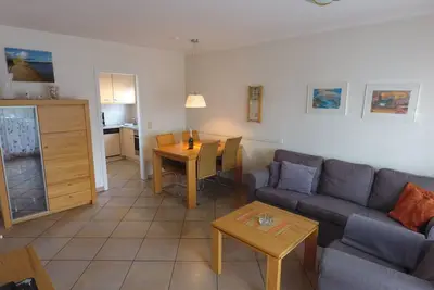 Image de Appartement de 3 pièces - 300 mètres de la plage, proche du centre, avec chaise de plage