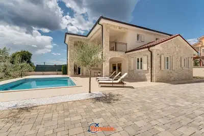 Image de Nouvelle villa en pierre avec piscine, à 600 mètres de la plage, vue sur la mer, endroit calme