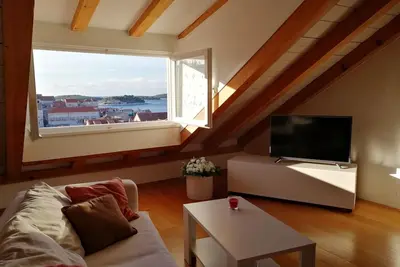 Image de Appartement élégant et confortable de 2 chambres dans le centre de la ville de Hvar