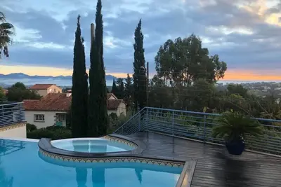 Image de Magnifique Villa elegante, pleine de charme avec piscine en bord de mer