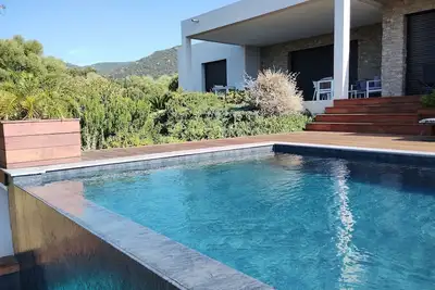 Maison moderne avec piscine  Monacia d'Aullène Corse du sud