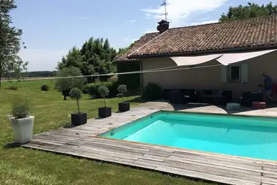 Image de Maison de standing (environ 200 m²) avec piscine chauffée et spa