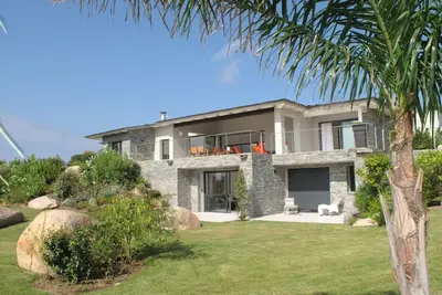 Image de Villa Moderne 10 Peronnes Piscine 10mn De La Plage Et Du Golf De Sperone Vue