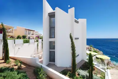 Image de Villa design au 1er Ligne maritime avec accès à la mer