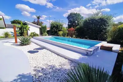 Image de Gite avec piscine et espace bien-être partagés entre Bordeaux et Lacanau océan