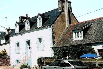 Image de Maison de pêcheur bretonne avec accès direct à la plage de sable fin, belle vue mer