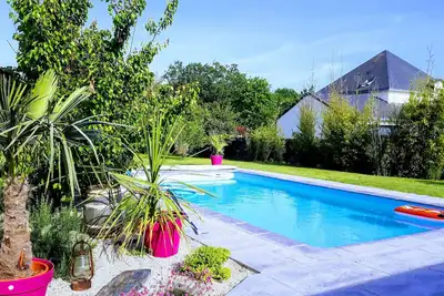 Image de gite dans longère angevine avec piscine
