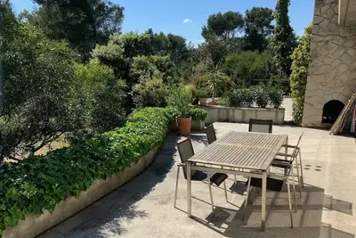 Image de villa d'architecte mitoyenne, sanary/bandol, proche plage dorée à pied
