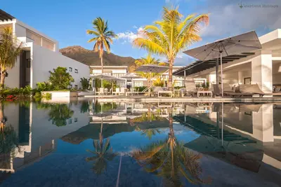 Image de Latitude Villa - Complexe vacanciers en front de mer / Seafront holidays Complex