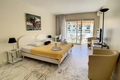 Image de Agréable studio idéalement située en plein centre de Cannes