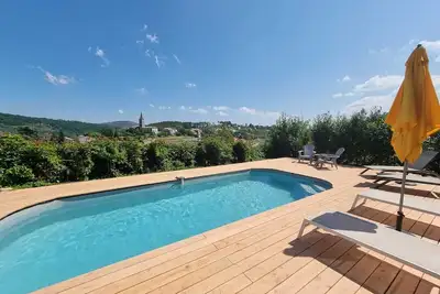 Maison avec piscine, jardin, terrasse avec vue panoramique Ardèche
