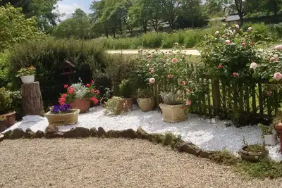 Image de 2 bedroom family canalside character cottage with jaccusi and 10 mn to Dinan