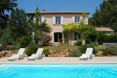 Image de mas provençal au calme à Rognes