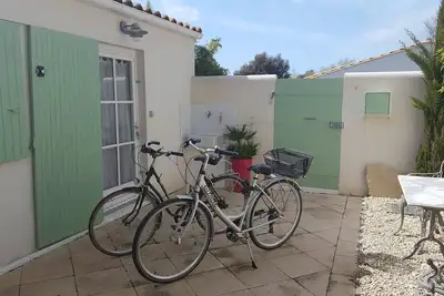 Image de Agréable maison de 4 personnes au coeur de la pinède avec patio et jardin clos