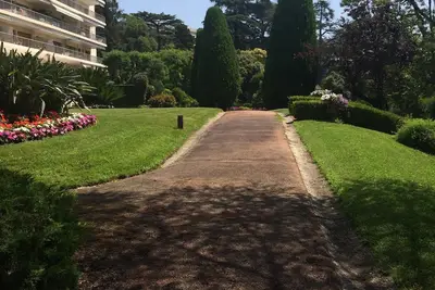 Image de Magnifique appartement de 150 m2 à dans résidence avec piscine et parc paysager