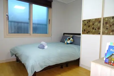 Image de Bonjour Jeju! Plein centre, Chambre privative. Grande terrasse et superbe vue.