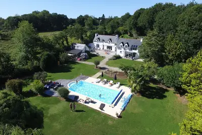Image de Mignon Penty avec piscine, calme et près des plages