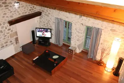 Image de Un appartement entièrement rénové où se mélangent design et traditions