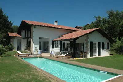 Image de Maison d'architecte construite en 2011 vue sur montagne
