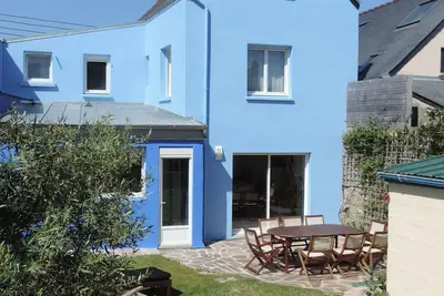 Image de La Maison Bleue : Ty Glaz, capacité 10 personnes, 800 mètres de la plage
