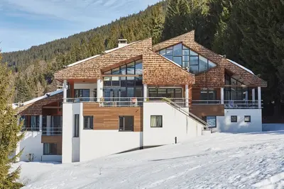 Image de Quadruplex 430m2 rénové en 2018, skis aux pieds aux Carroz (Grand Massif).