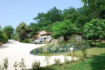 Image de Gîte Chêvrefeuille en Périgord noir \/village familial de 6 gîtes près de Lascaux