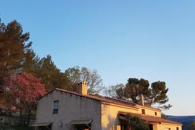 Image de studio meublé équipé