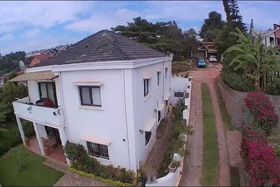 Image de Appartement moderne sécurisé tout confort dans villa à Antananarivo