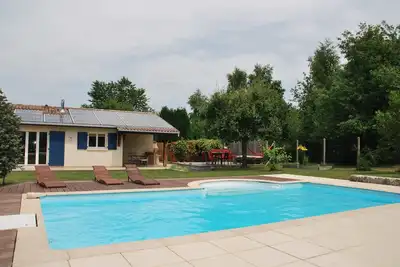 Image de Villa climatisée au calme à 15 min de Bordeaux avec piscine et spa