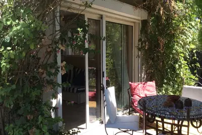 Image de Évasion Camarguaise : Charmant Appartement avec Terrasse Ensoleillée