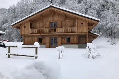 Image de Superbe chalet contemporain au calme, belle vue sur la montagne