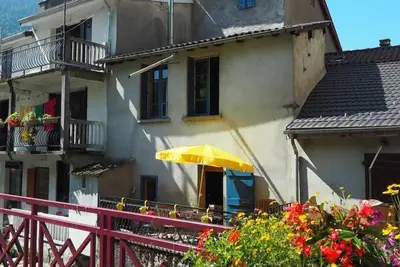 Image de Votre nid douillet en montagne! Charming mountain home stay!
