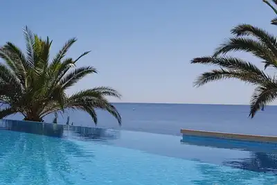 Image de Mas Provençal plein Sud, vue mer 180° Golfe St Tropez, calme, charme, 300m plage