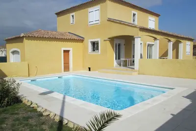 Image de Villa avec piscine privée à25 minutes des plages.