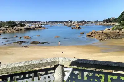Image de Perros Guirec jolie maison pieds dans l'eau. Vue sur mer de toutes les pièces.