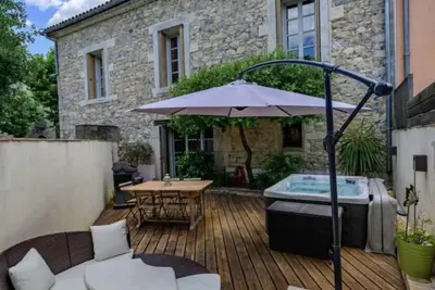 Image de \"Pietra Viva\"Maison en pierre luxueuse Montpellier Pic-Saint-Loup, sauna et spa.