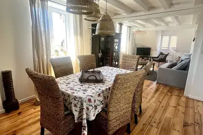 Image de Gîte de charme contemporain à l'arrière du domaine viticole