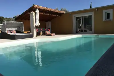 Image de Studio individuel avec piscine au calme dans petit village