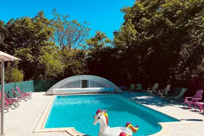 Image de gîte en pleine nature, très bien restauré avec piscine